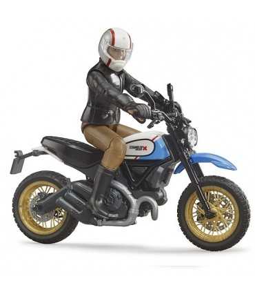  Moto Ducati Scrambler Desert Sled con pilota