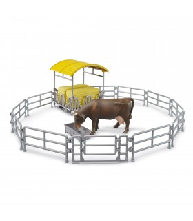  Recinto con mangiatoia e mucca